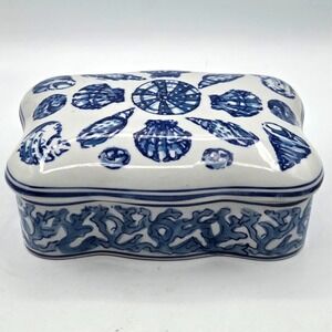 Asian Blue and White Trinket Jewelry Box with Shell Pattern VINTAGE - Chip